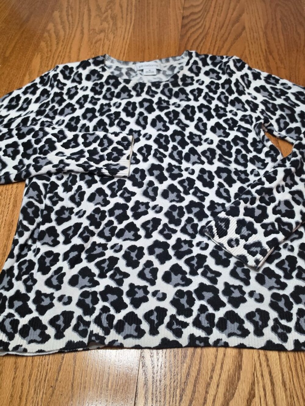 Liz Claiborne Long Sleeve Crew Neck Pullover Lightweight Leopard Sweater Size M